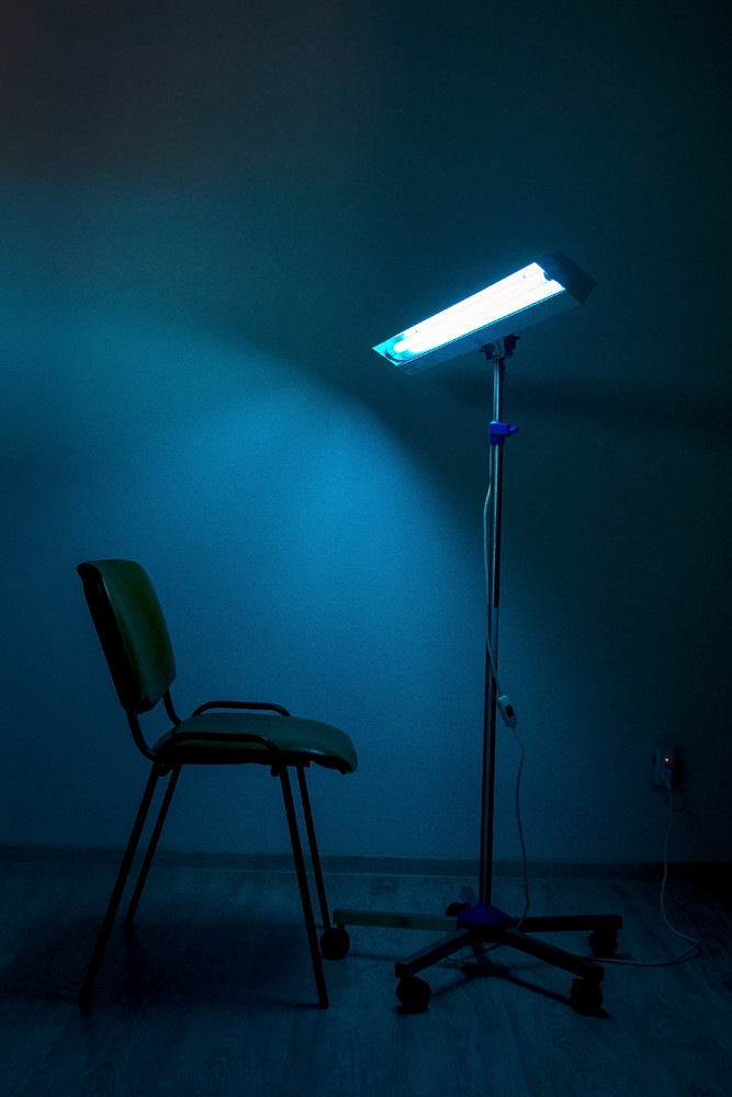 Dispozitiv de dezinfectie cu lumina ultravioleta UV-C (lampa UV-C) LBA 2x30W, cu montare pe stativ mobil